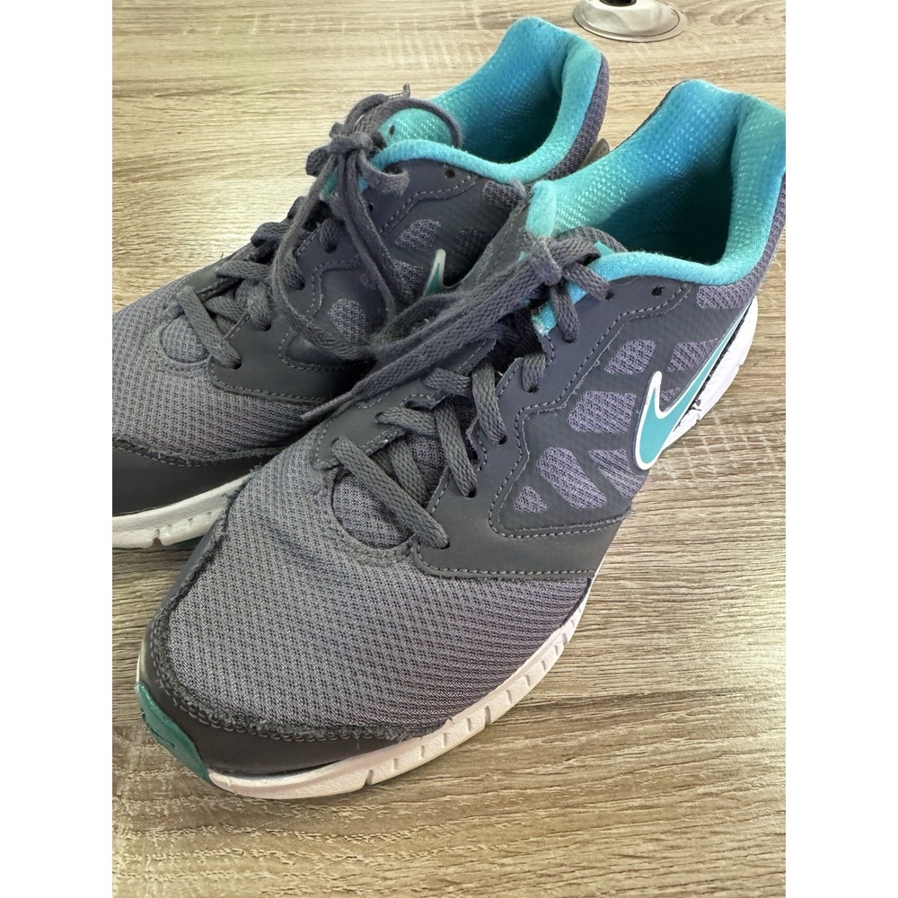 Nike Womens Downshifters Gray and Teal Size 10 Good Condition SB22
